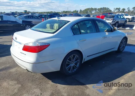 2011 Hyundai Genesis 4.6 z USA, uszkodzony, nr VIN KMHGC4DF4BU141740